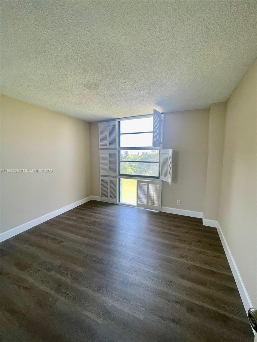 BISCAYA IV CONDO - Residential Lease