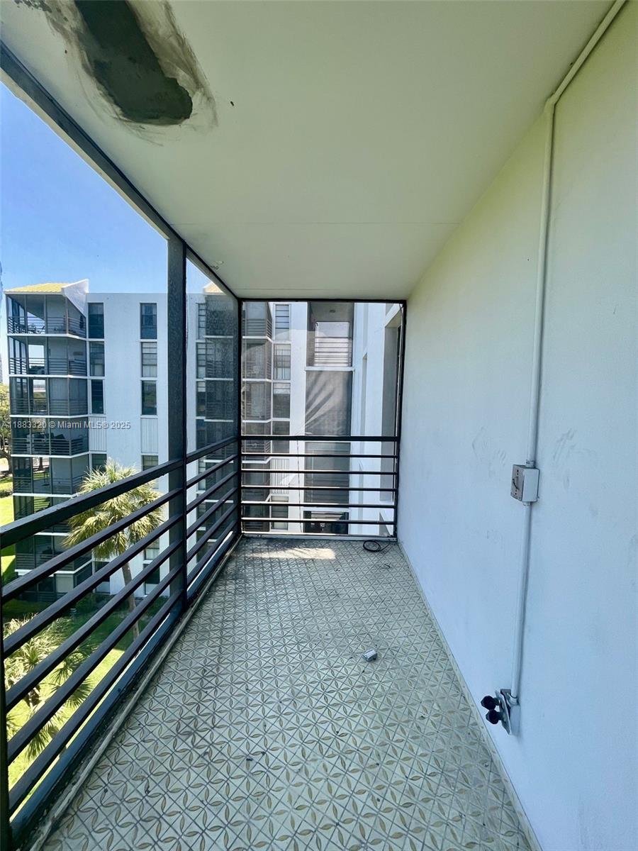 BISCAYA IV CONDO - Residential Lease