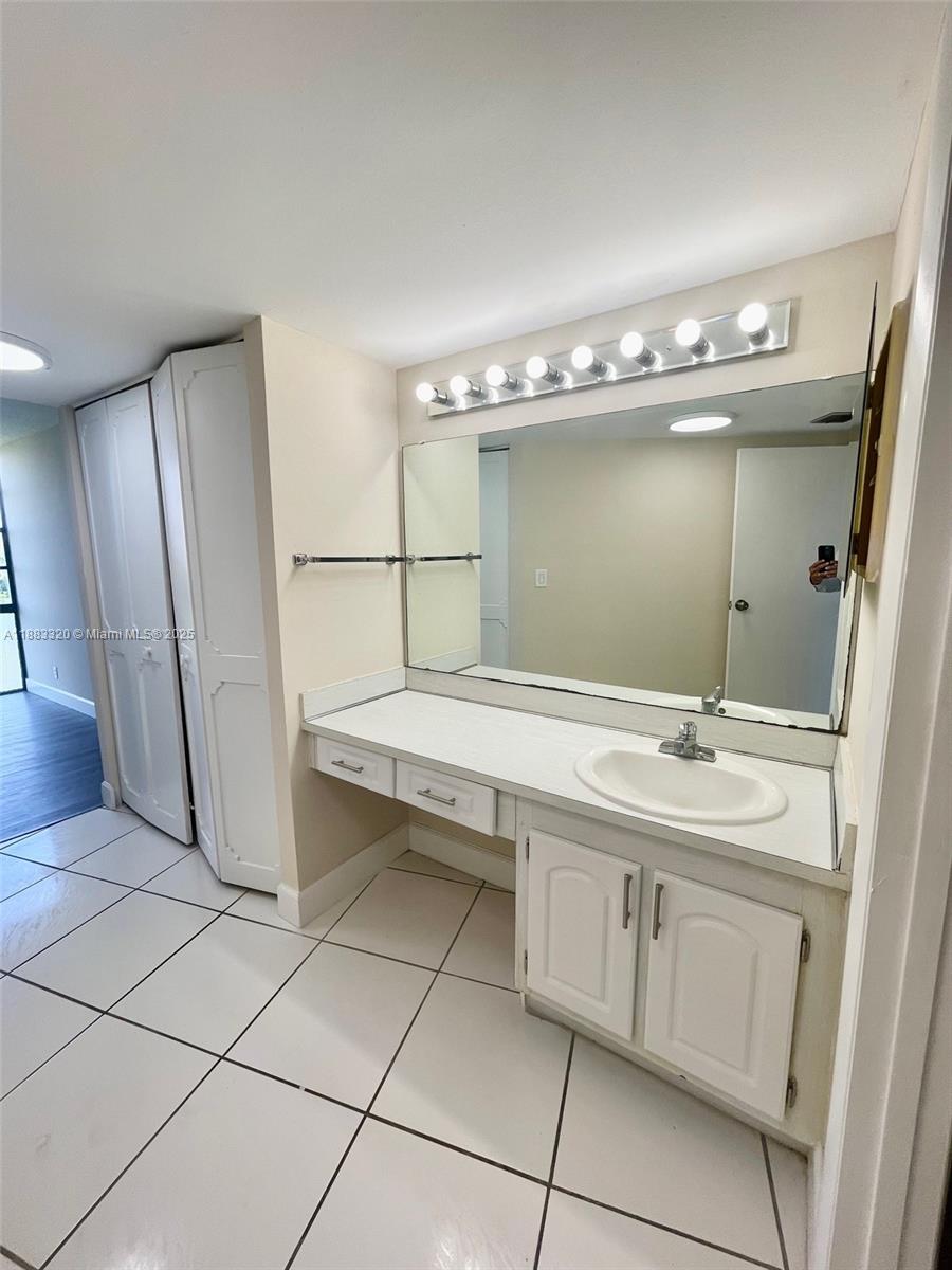 BISCAYA IV CONDO - Residential Lease