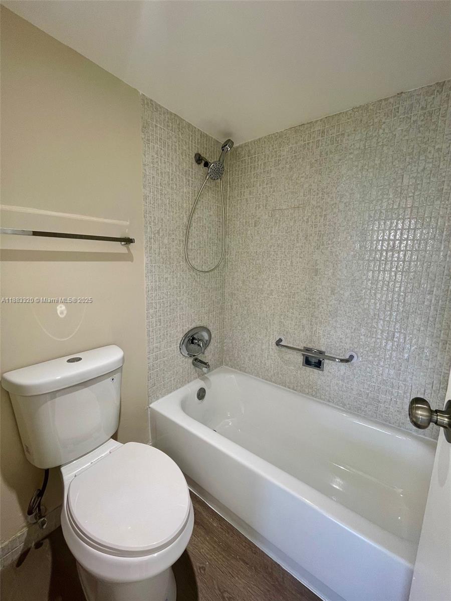 BISCAYA IV CONDO - Residential Lease