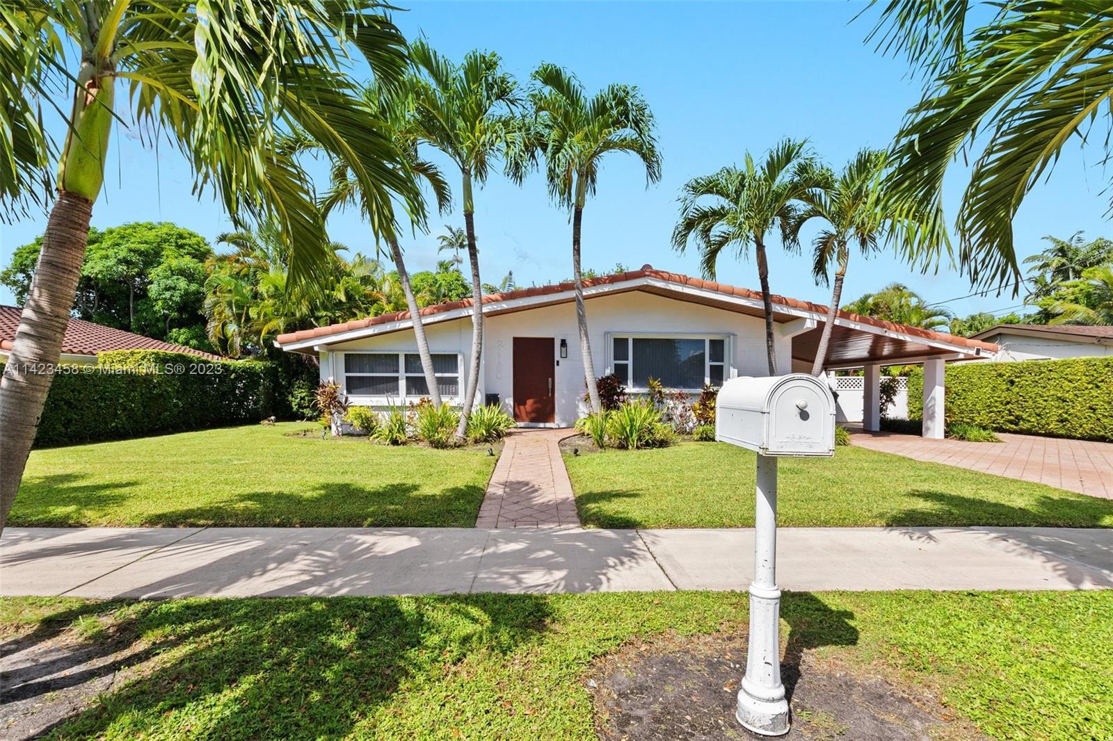THE BEST DEAL IN HIGHLAND LAKES !! THIS SINGLE FAMILY HOME 3 BEDROOM AND 2 BATHROOM IS LOCATED IN A GATED COMMUNITY AND WALKING DISTANCE TO THE HOUSE OF PRAYER AND SCHOOLS, COVER CAR PATIO , NEW APPLIANCES ,GRANITE COUNTER TOPS, TILE ROOF , ABOVE GROUND POOL, BEAUTIFUL GARDEN, 5 MIN DRIVE TO AVENTURA MALL, CASINO AND MORE... HABLAMOS ESPANHOL E FALAMOS PORTUGUES !!
