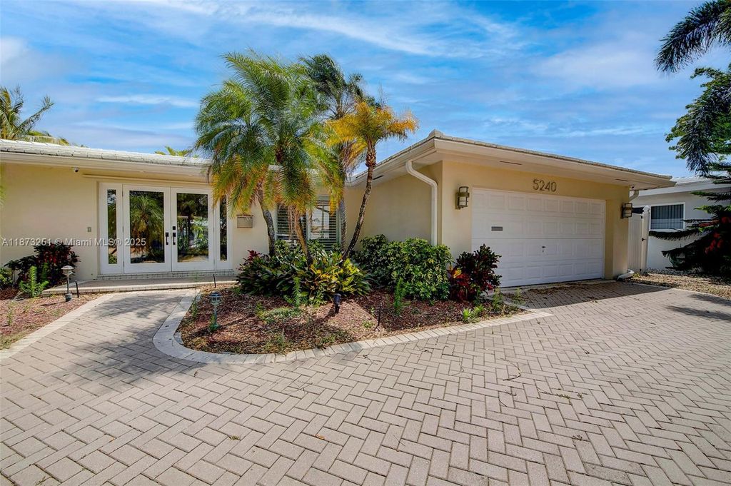 Photo of 5240 NE 29th Ave, Fort Lauderdale, FL 33308 (MLS # A11873251)