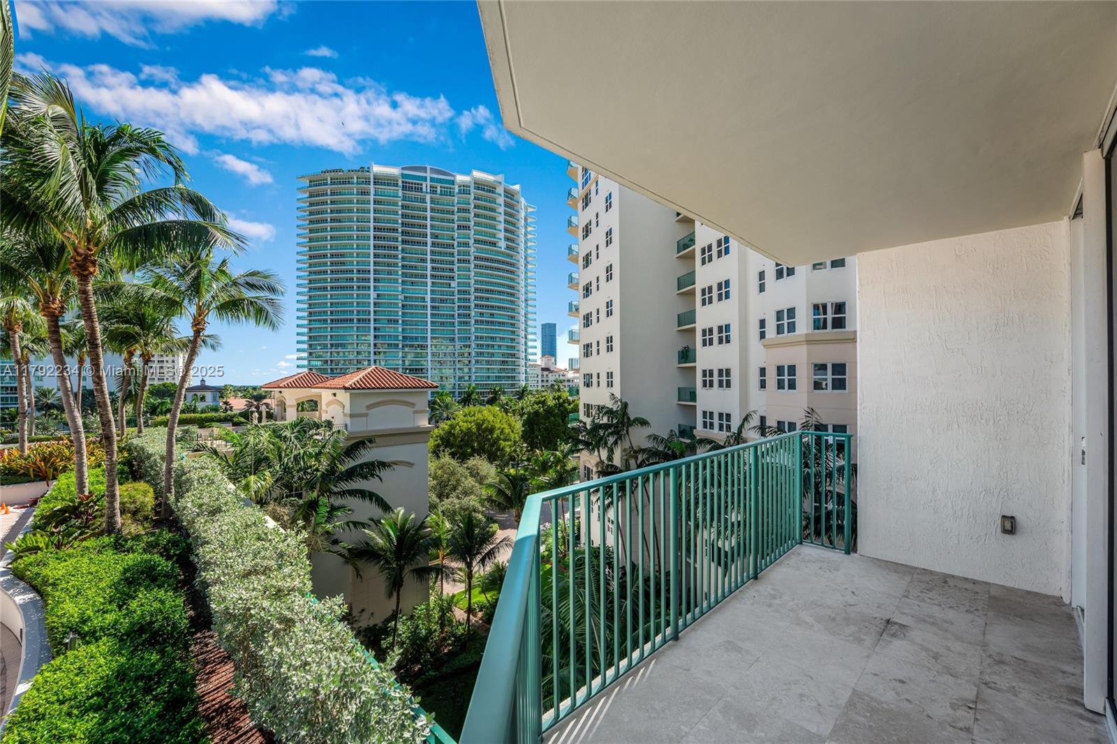 View photos, virtual tours, details... 19900 E Country Club Dr 612