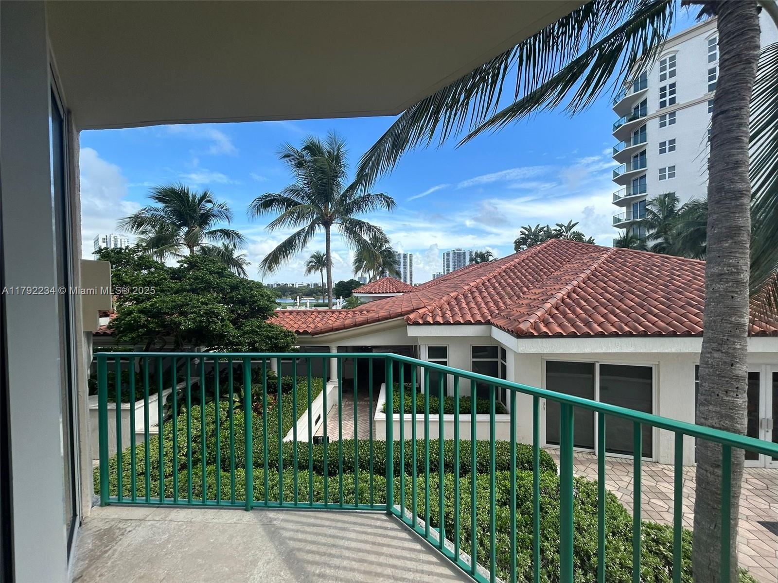 TURNBERRY VILLAGE SO TOWE - Residential