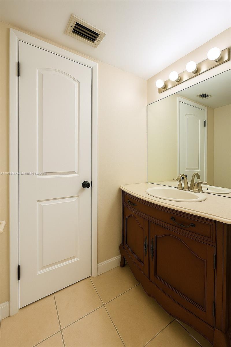 LAKESHORE CONDO I - Residential Lease