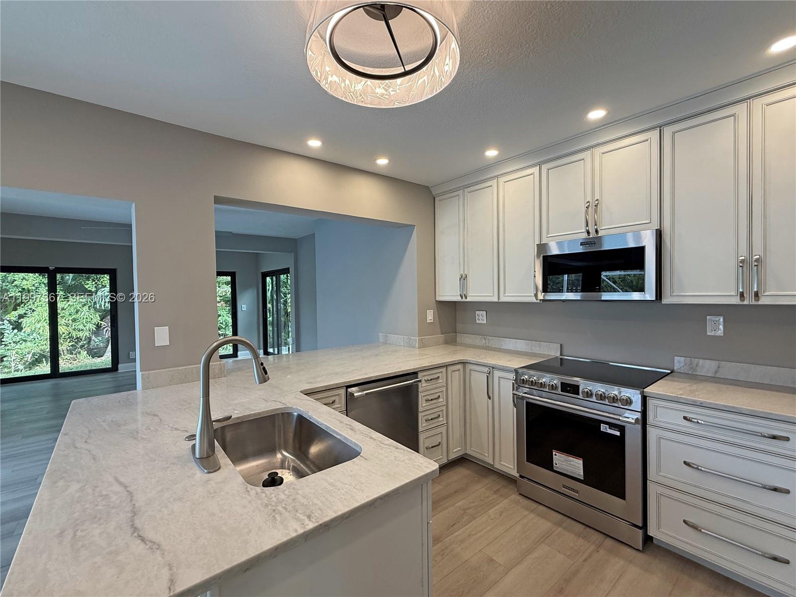 PLANTATION PARK LAKESITES - Residential