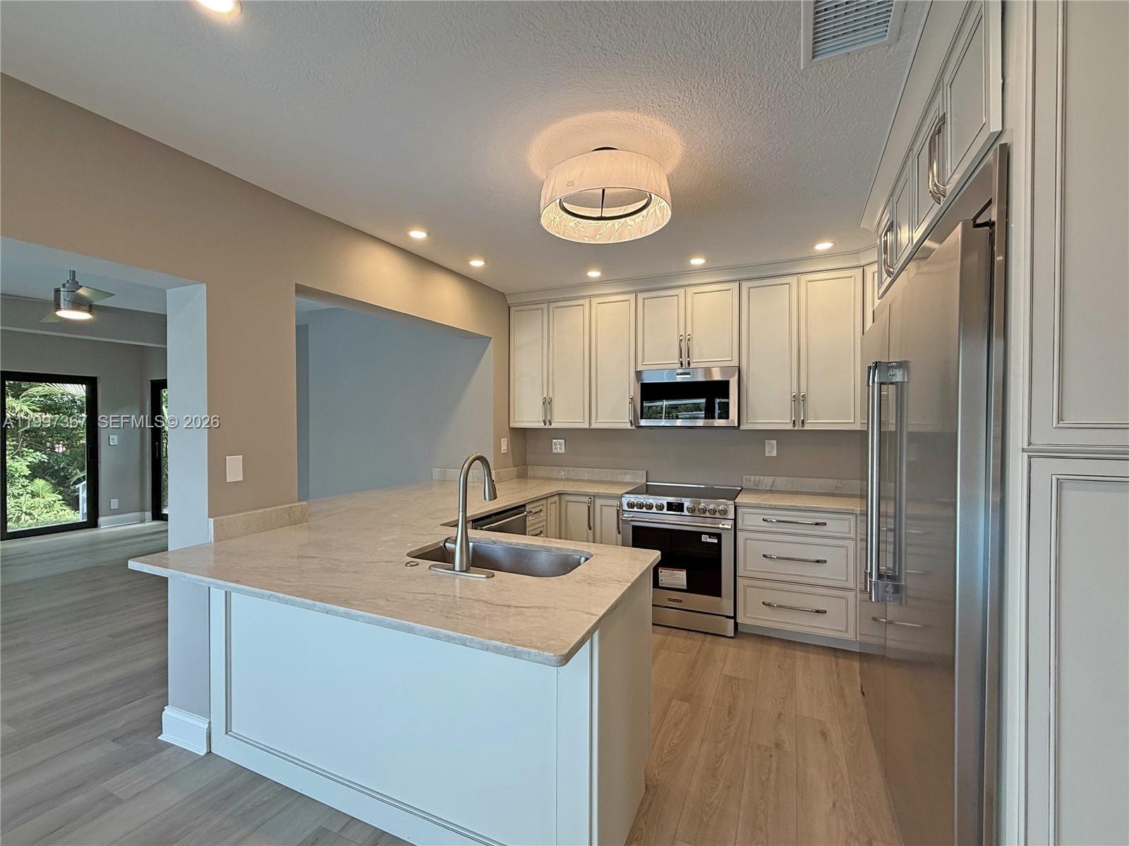 PLANTATION PARK LAKESITES - Residential