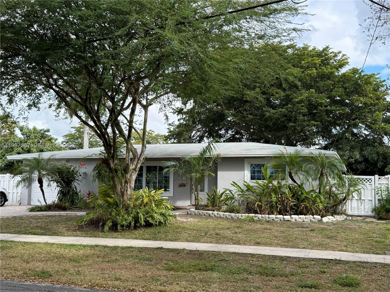 PLANTATION PARK LAKESITES - Residential