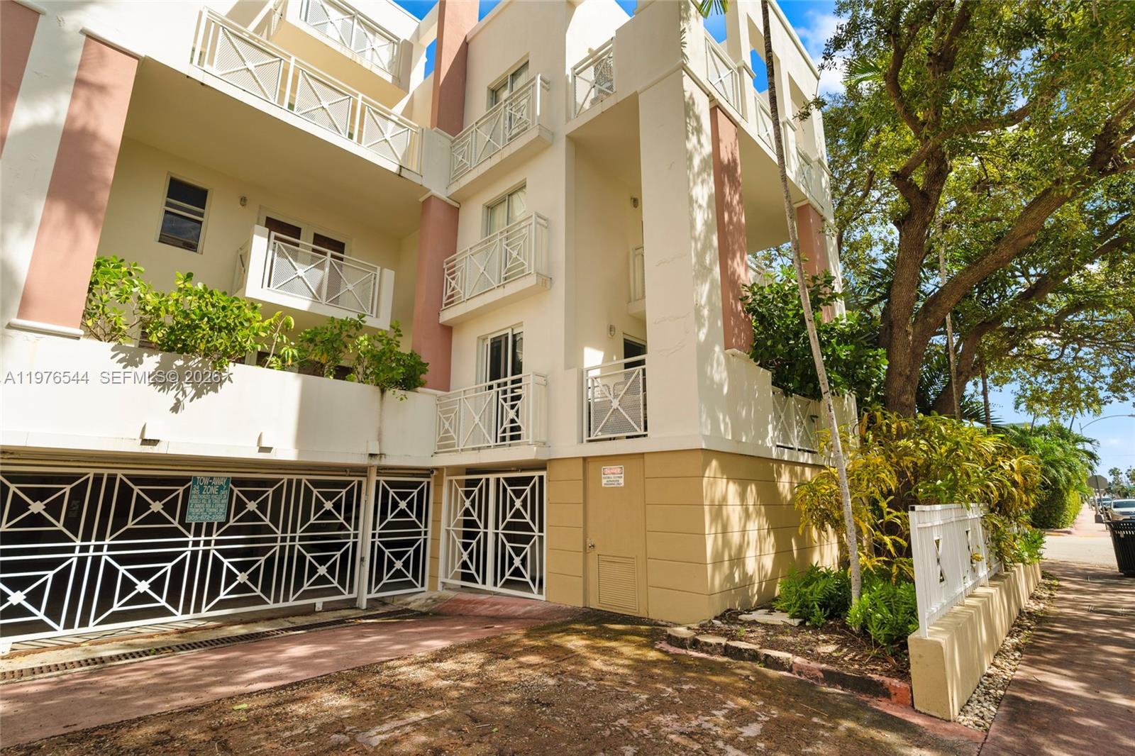 MAGNOLIA CONDO - Residential Lease