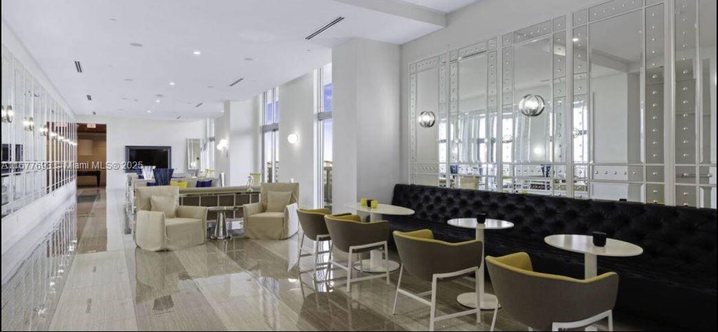 METROPICA NORTH TOWER ONE - Residential