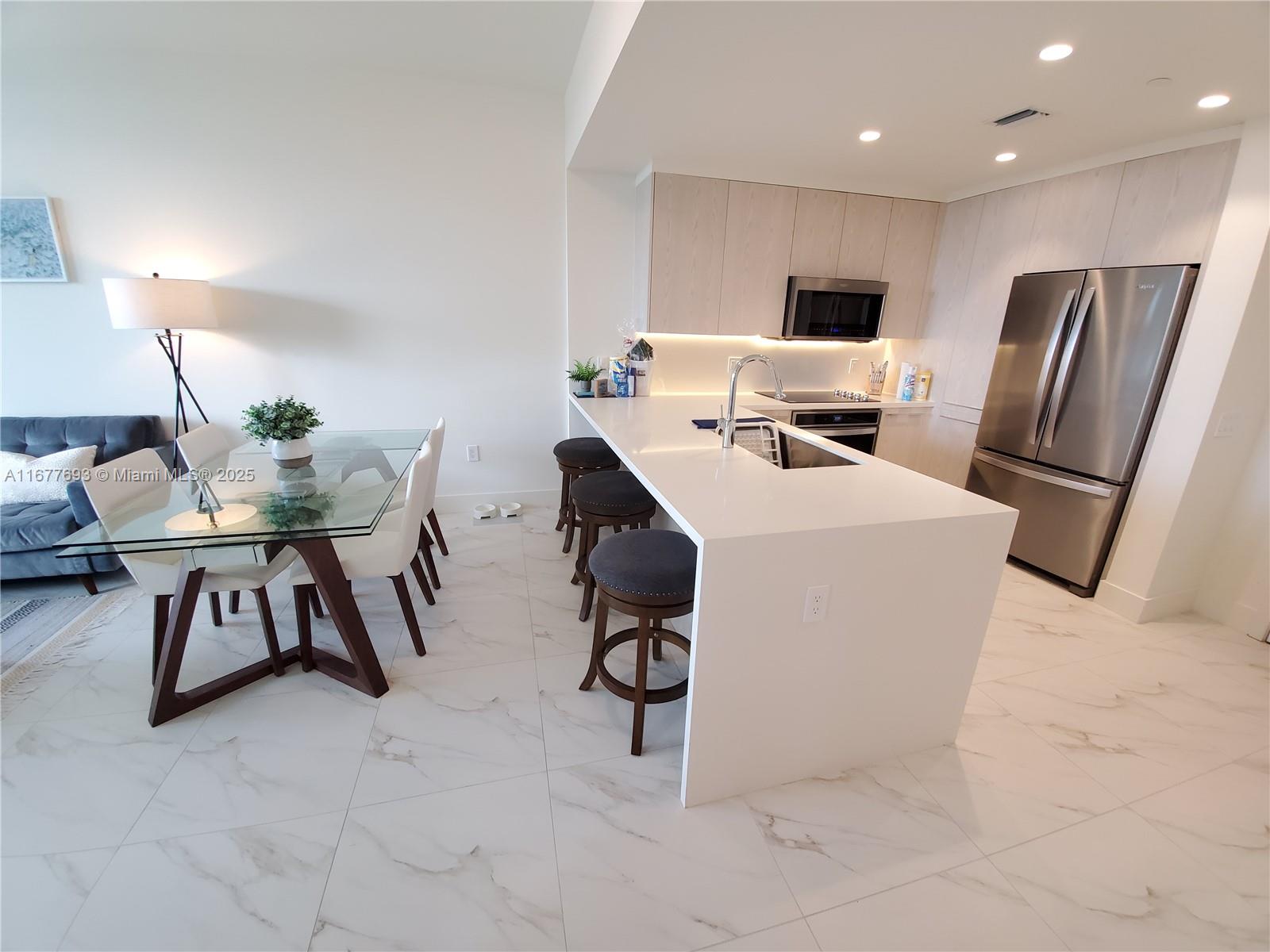 METROPICA NORTH TOWER ONE - Residential