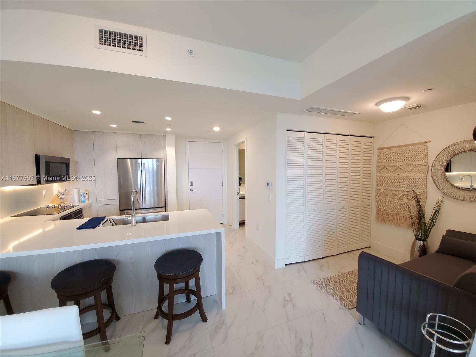 METROPICA NORTH TOWER ONE - Residential