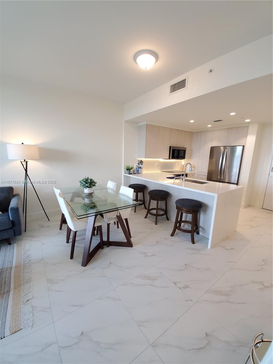 METROPICA NORTH TOWER ONE - Residential