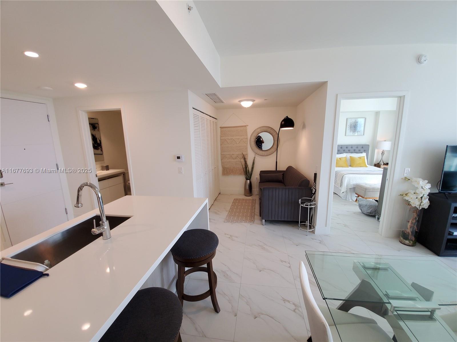 METROPICA NORTH TOWER ONE - Residential
