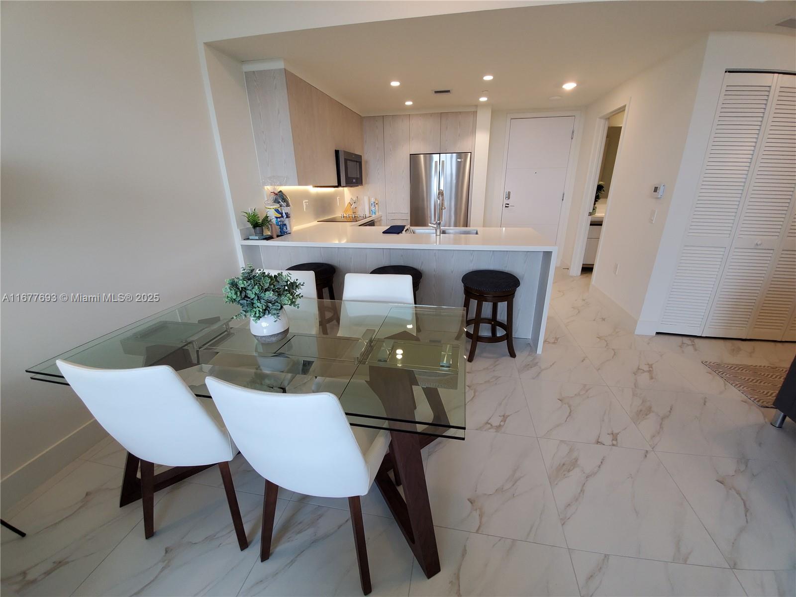 METROPICA NORTH TOWER ONE - Residential