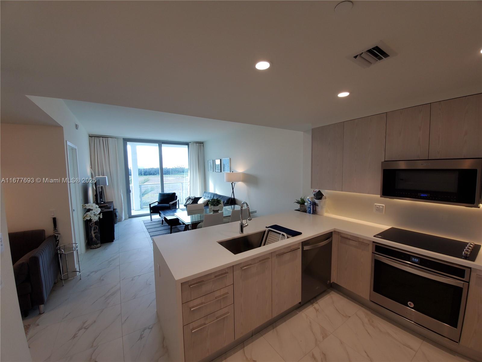 METROPICA NORTH TOWER ONE - Residential