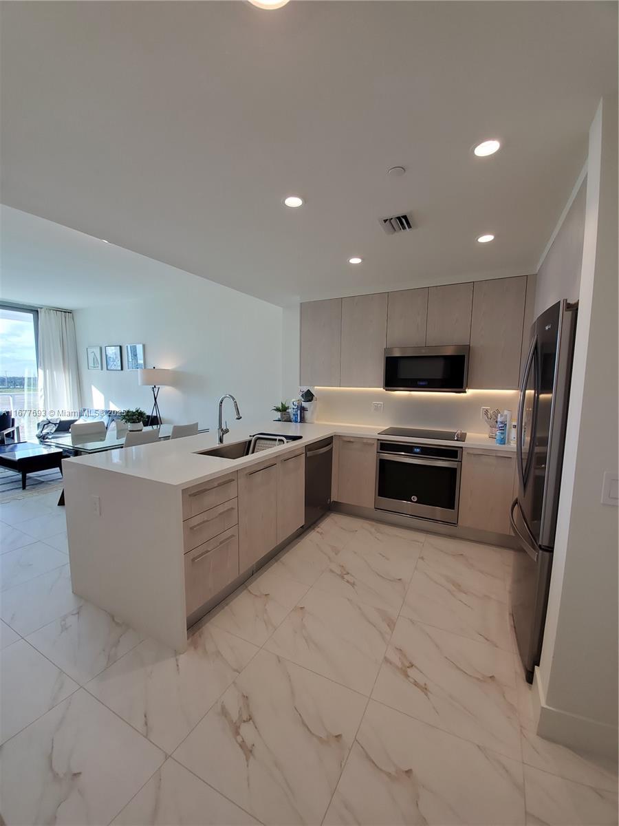 METROPICA NORTH TOWER ONE - Residential