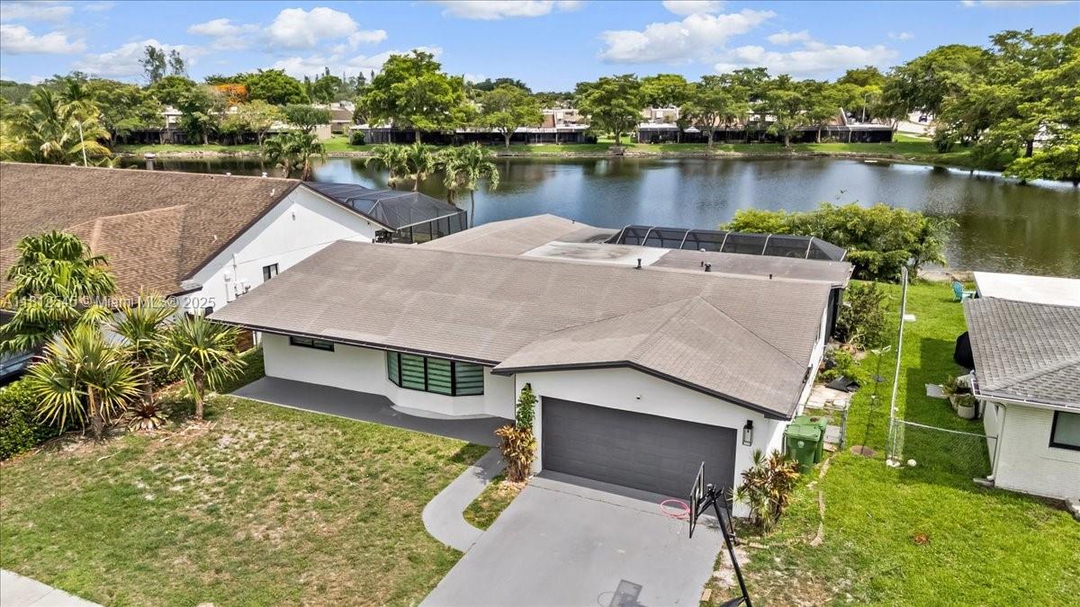 11000 Nw 15th St, Pembroke Pines, Miami-Dade County, Florida - 4 Bedrooms  
3 Bathrooms - 