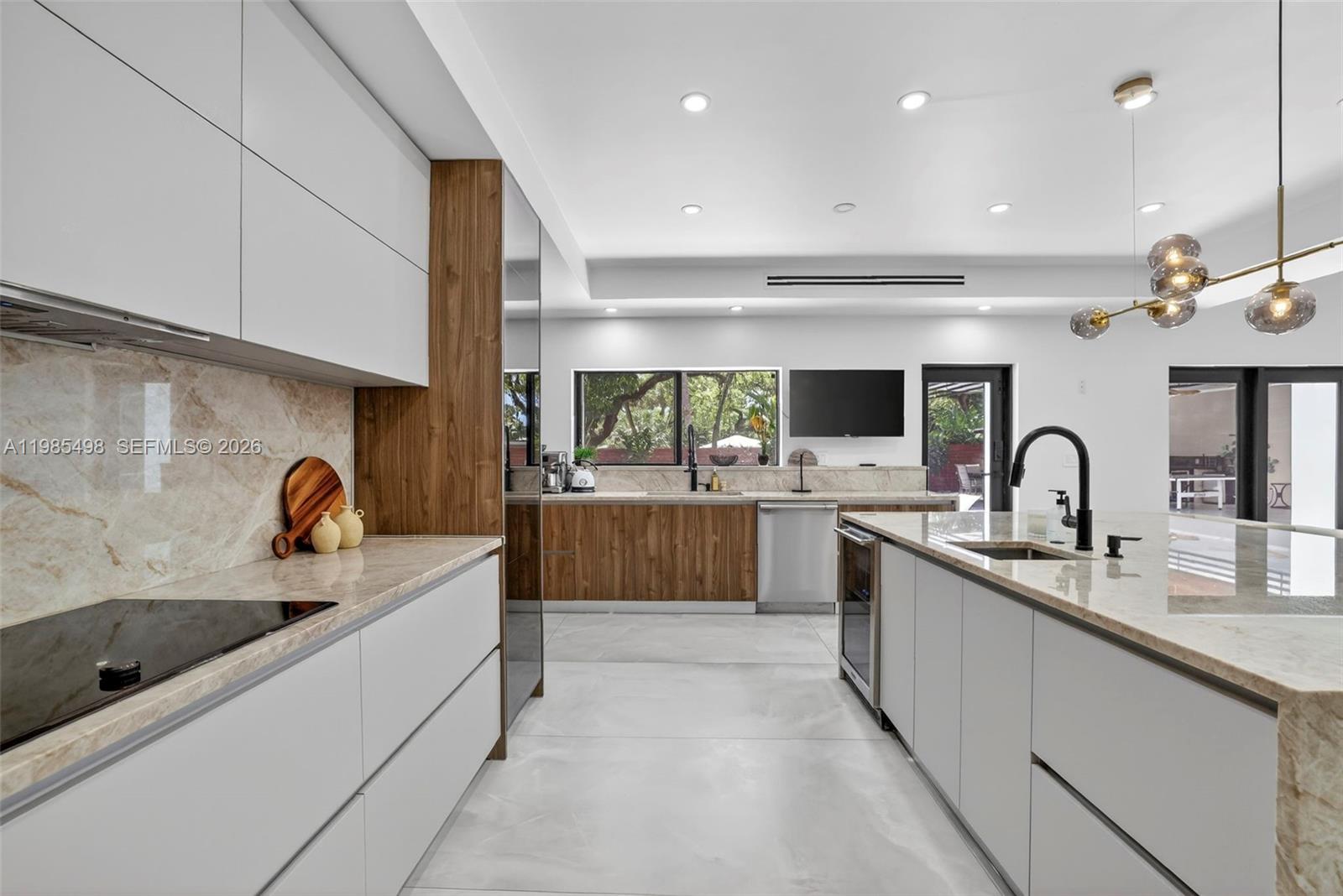 RIVERLAND MANORS - Residential Lease