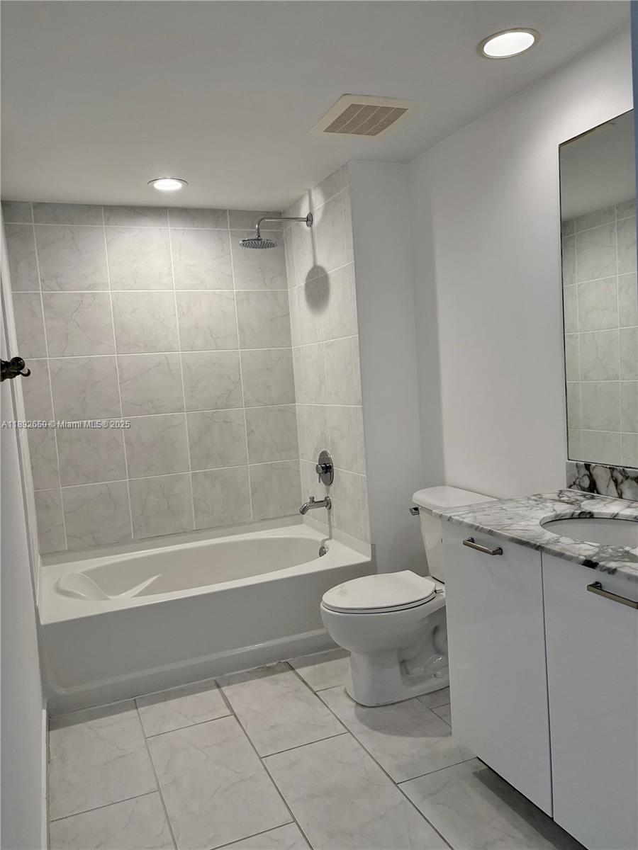 THE PLAZA ON BRICKELL - Residential Lease