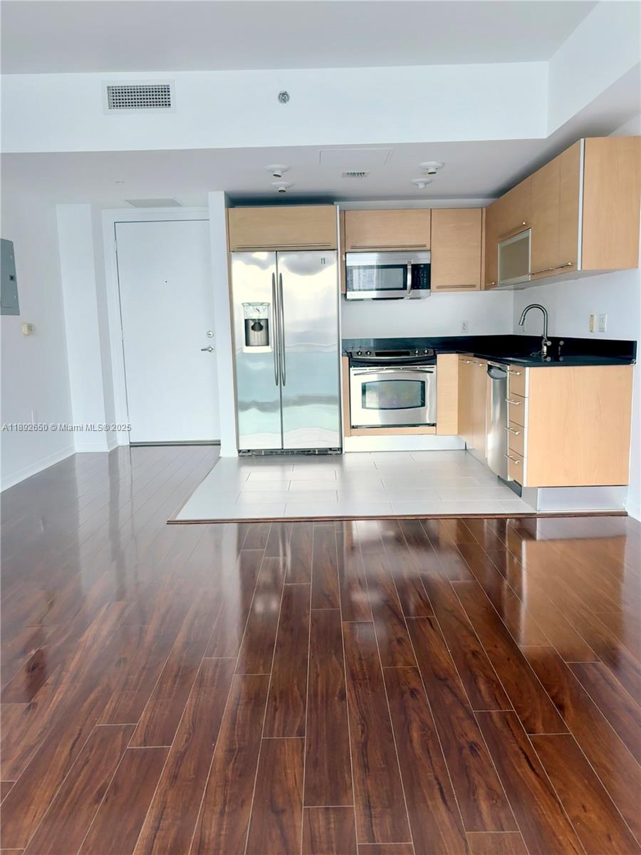 THE PLAZA ON BRICKELL - Residential Lease