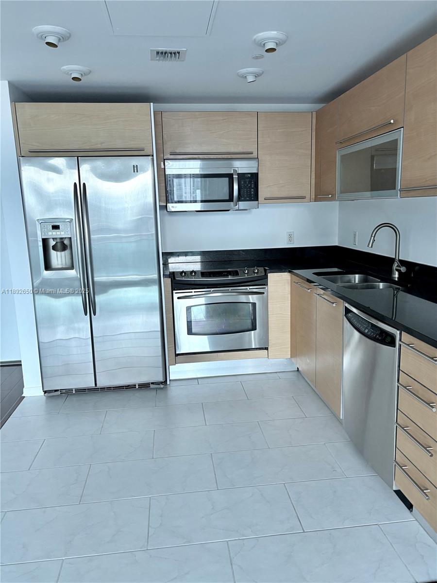 THE PLAZA ON BRICKELL - Residential Lease