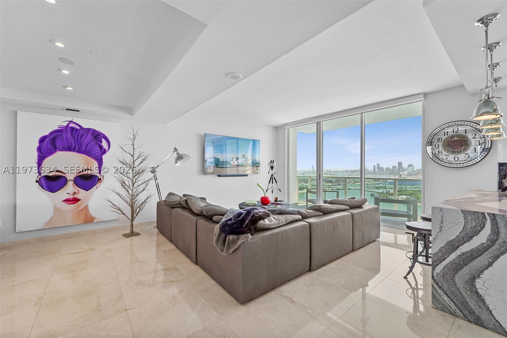 650 West Ave PH09