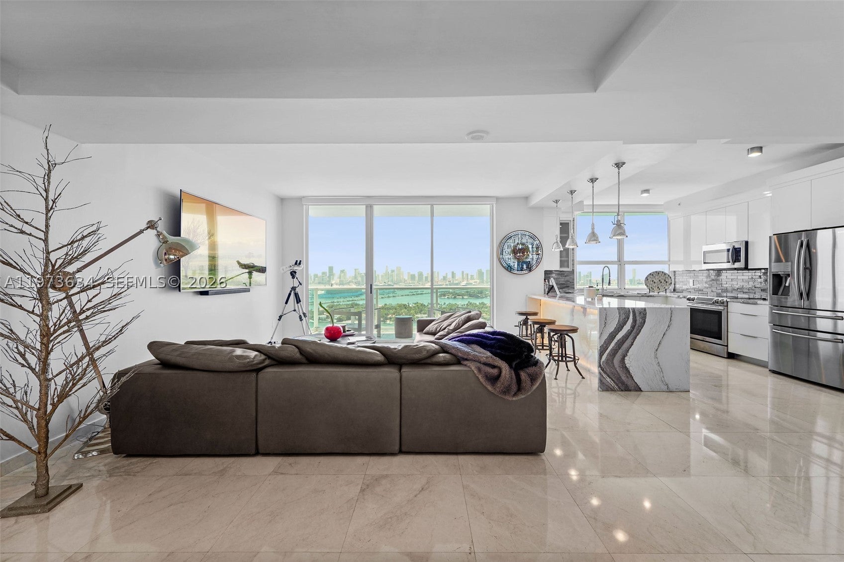 650 West Ave PH09