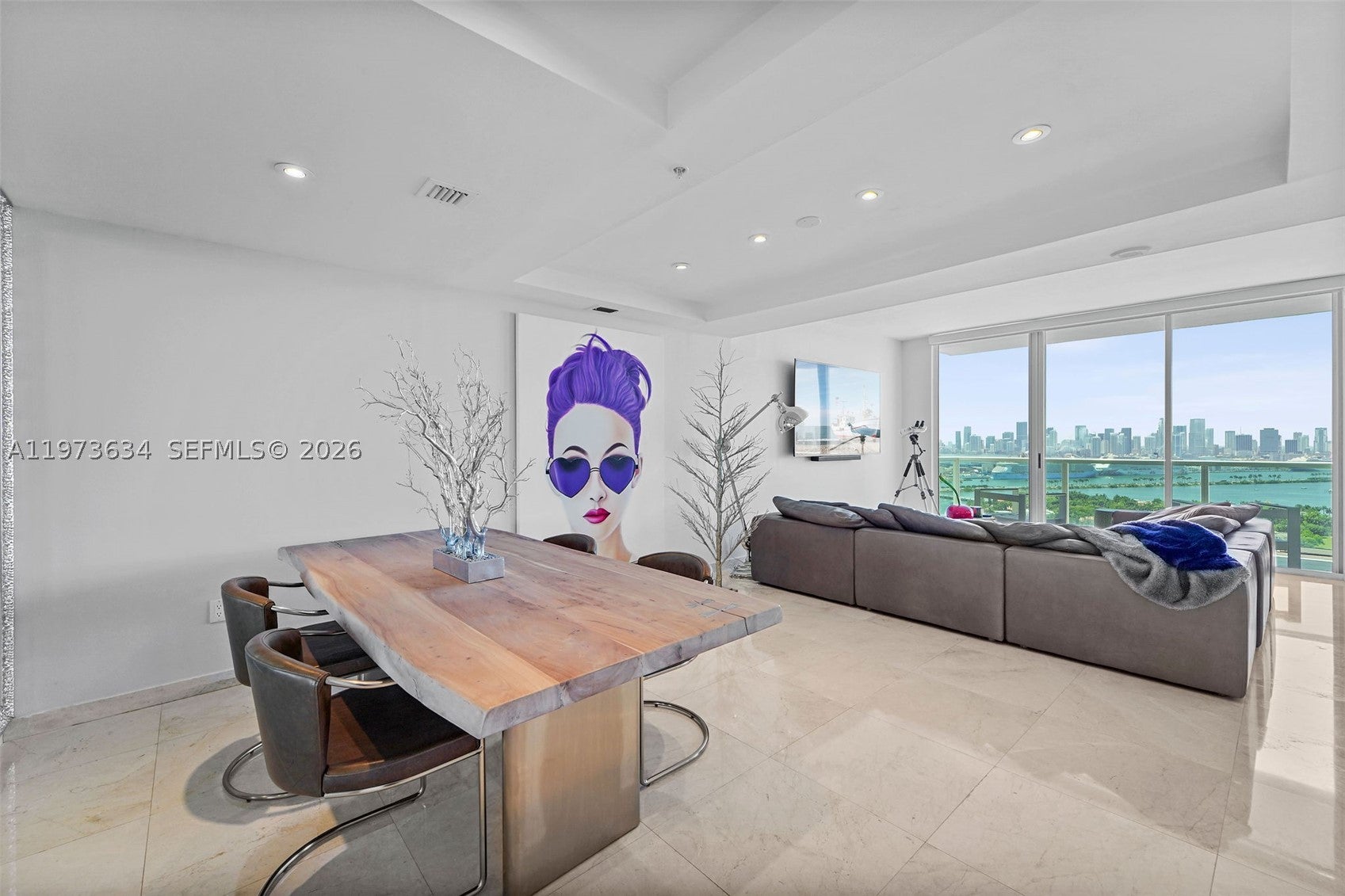 650 West Ave PH09
