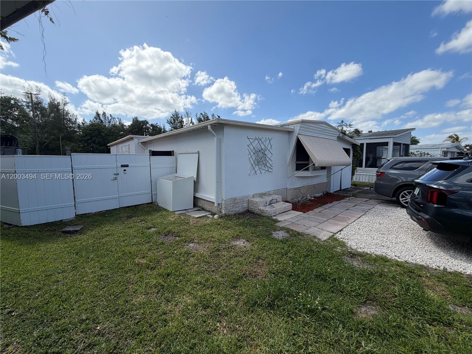 5871 SW 29th Ave