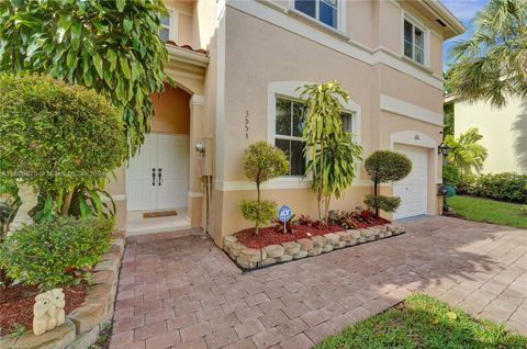 Townhouse in Miramar FL 3553 169th Ter Ter 3.jpg