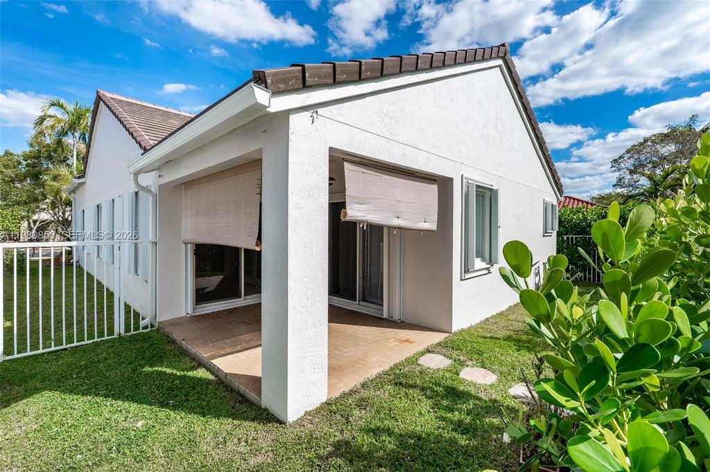 Photo of 1046 Golden Cane Dr, Weston, FL 33327 (MLS # A11980850)