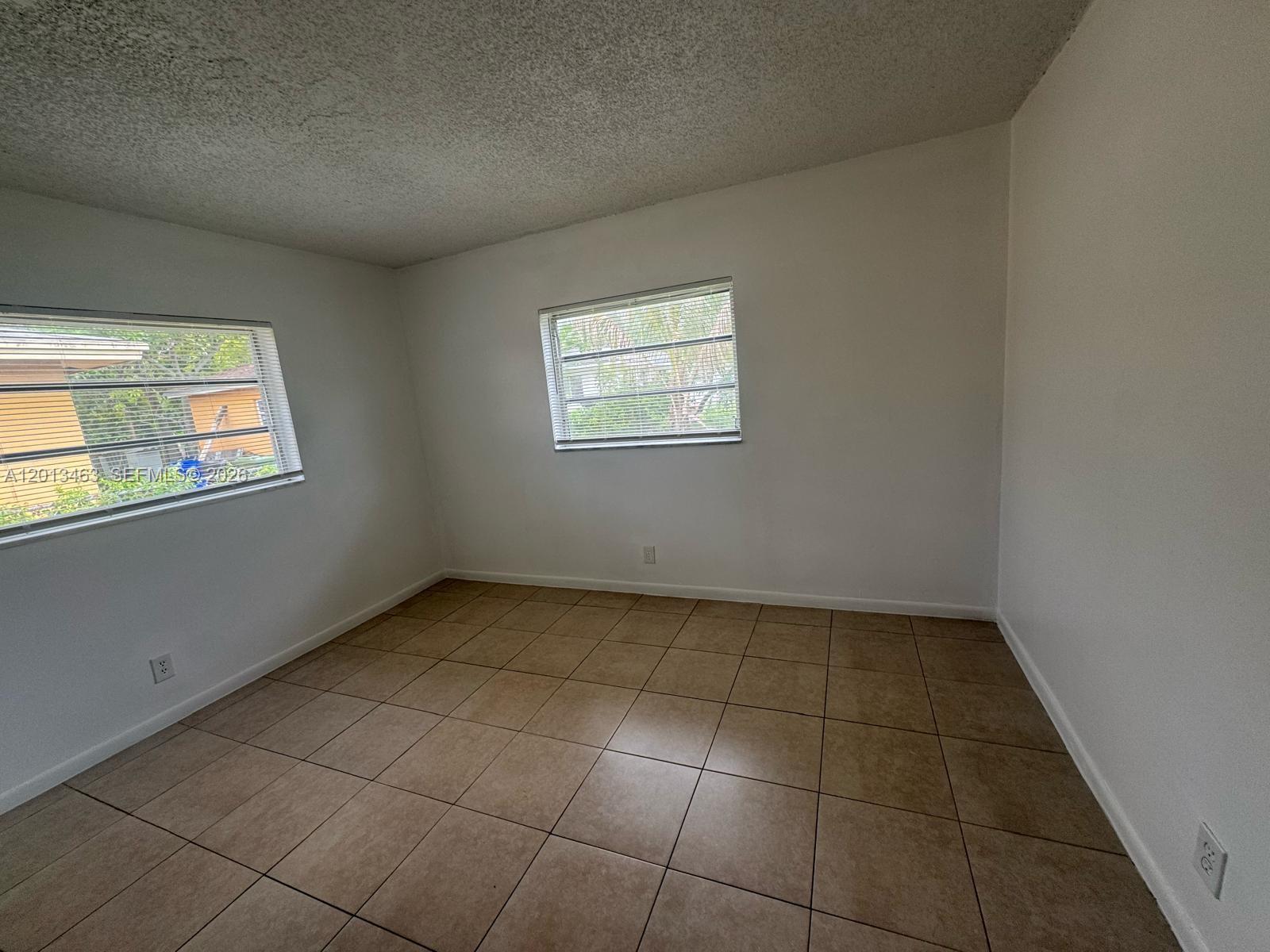 FT LAUDERDALE ESTATES - Residential Lease