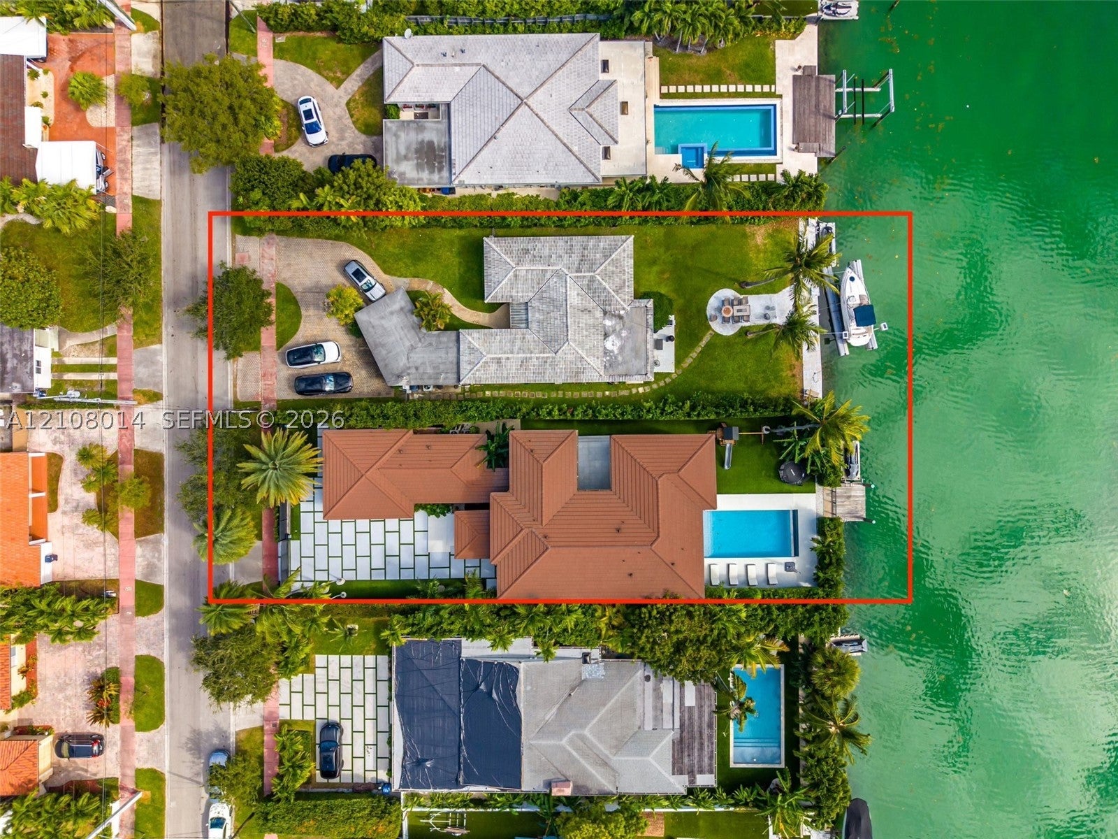 710 + 700 S Shore Dr