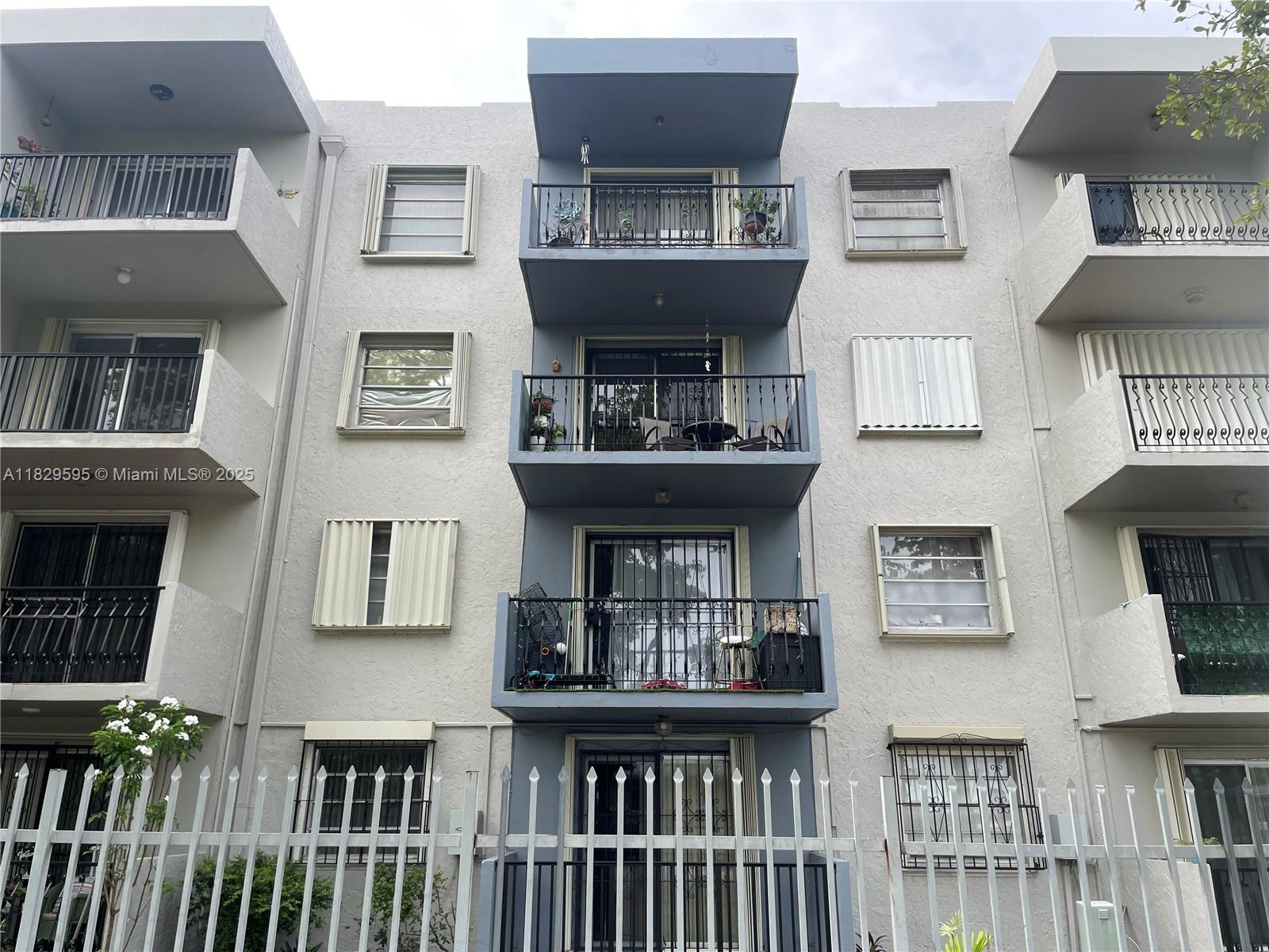 3181 SW 13th St 403