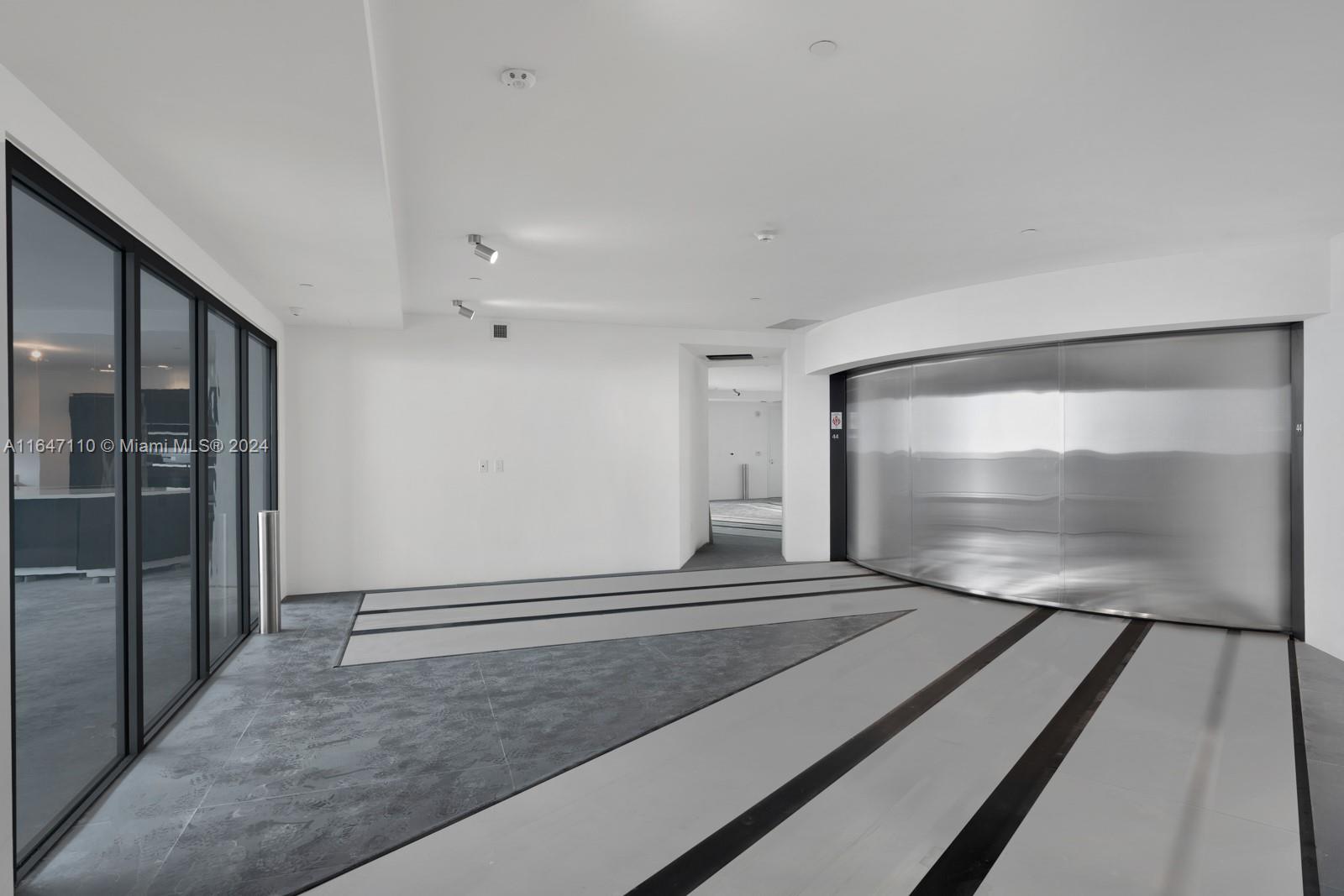 18555 COLLINS AVENUE COND - Residential