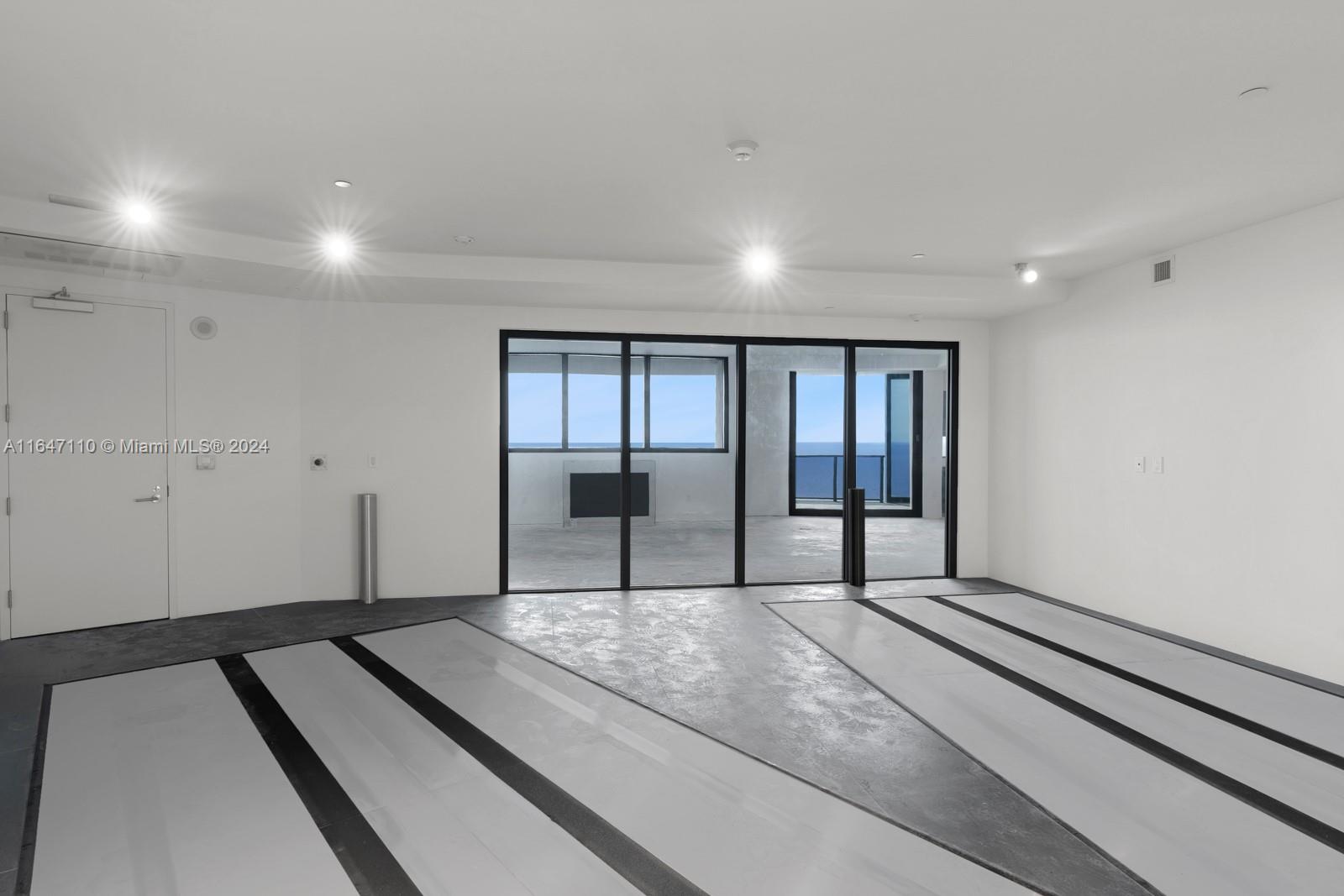 18555 COLLINS AVENUE COND - Residential