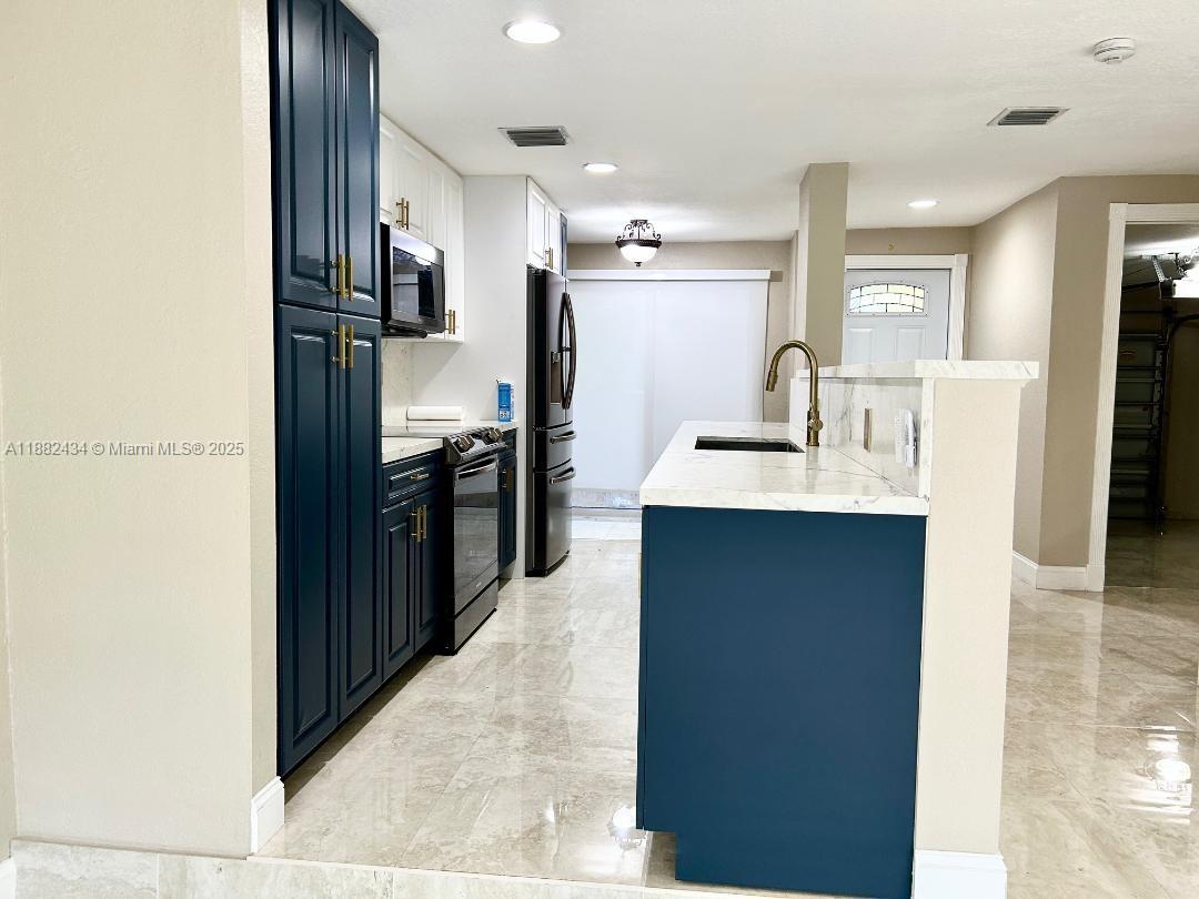 TOWNHOUSES AT JACARANDA C - Residential Lease