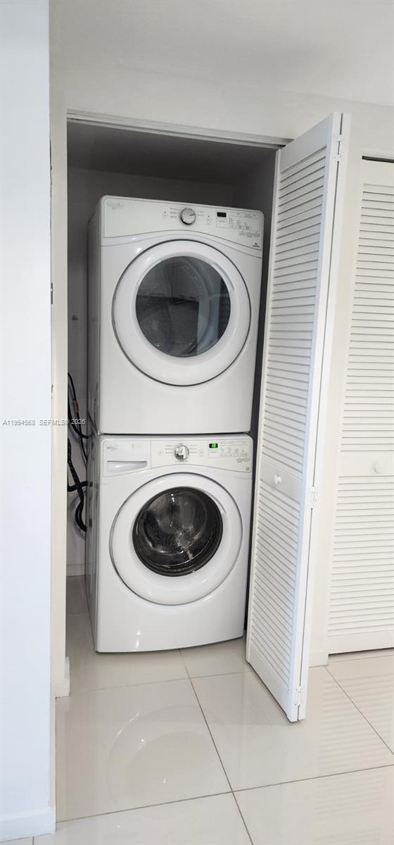 5252 PASEO CONDO - Residential Lease