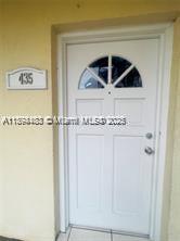 Comfortable apartment located on the fourth floor of a building with an elevator, ideal for those seeking comfort and an excellent location. The property features three spacious bedrooms and two full bathrooms, offering a functional and cozy space for the whole family. The unit includes two assigned parking spaces, providing convenience and security for residents. Perfectly situated right across from Miami Dade College – Hialeah Campus, just steps from Westland Mall, and with immediate access to main roads, supermarkets, restaurants, banks, and all essential services.