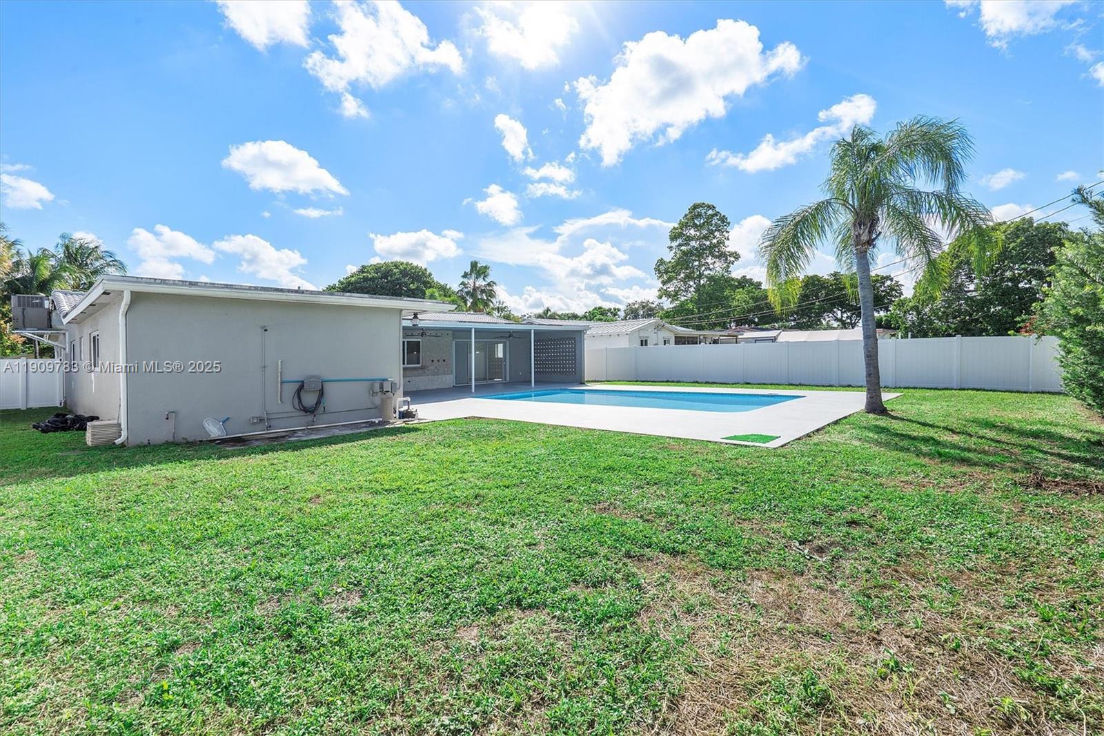 HOLLYWOOD HILLS - Residential Lease