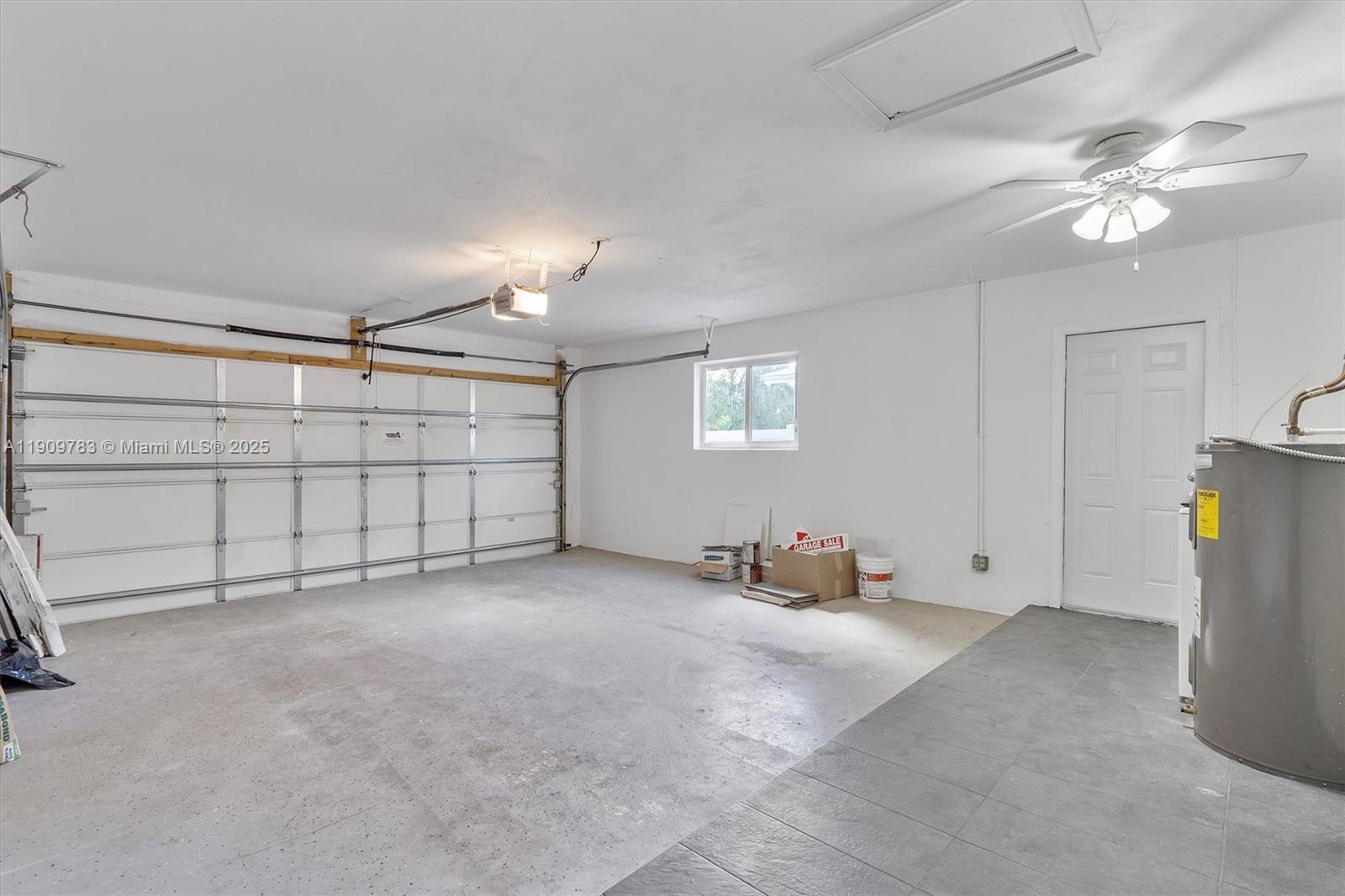 HOLLYWOOD HILLS - Residential Lease