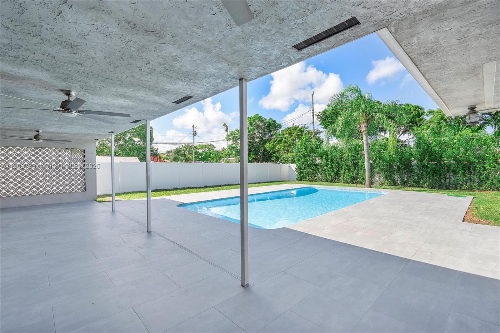 HOLLYWOOD HILLS - Residential Lease