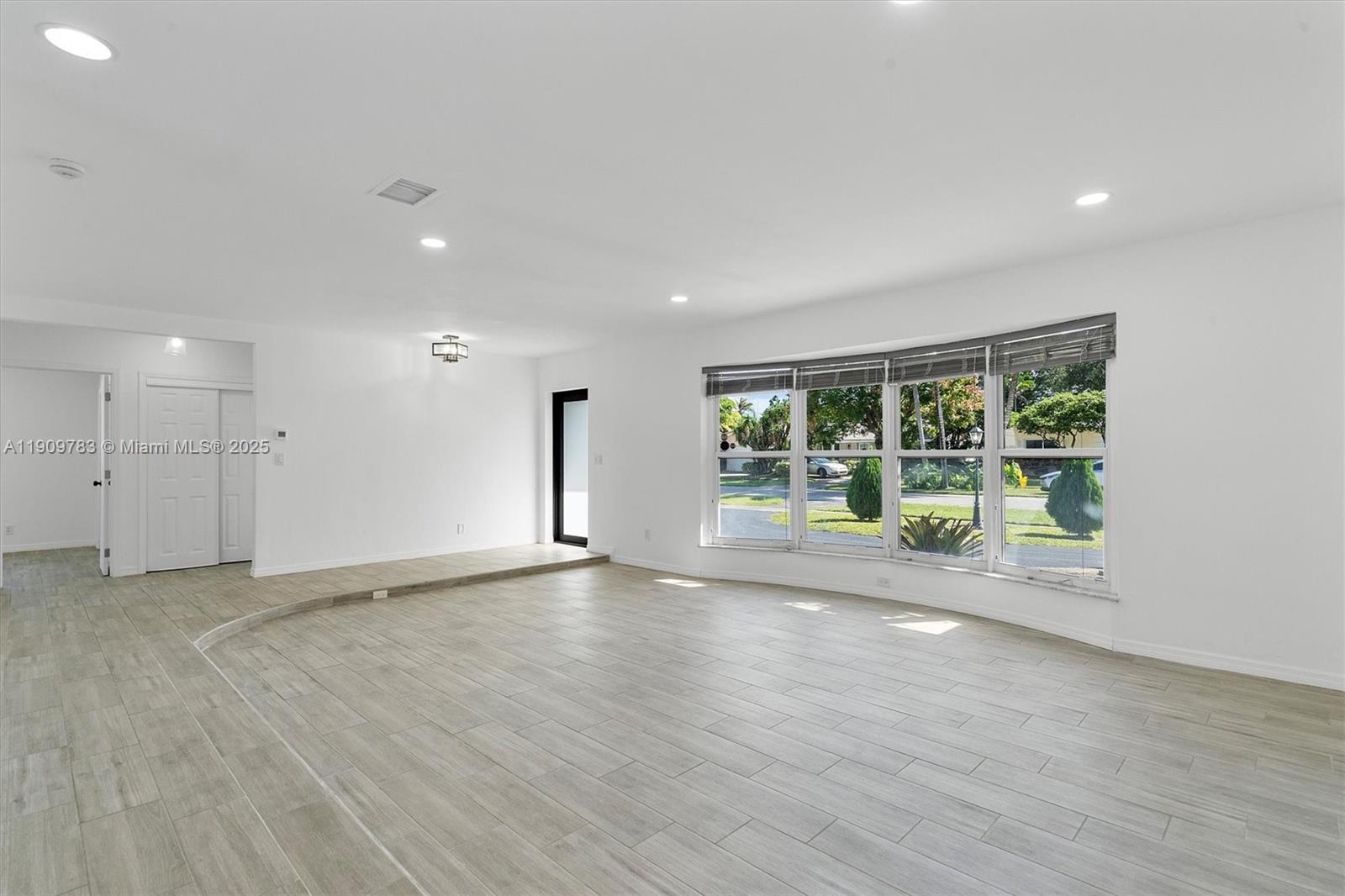 HOLLYWOOD HILLS - Residential Lease