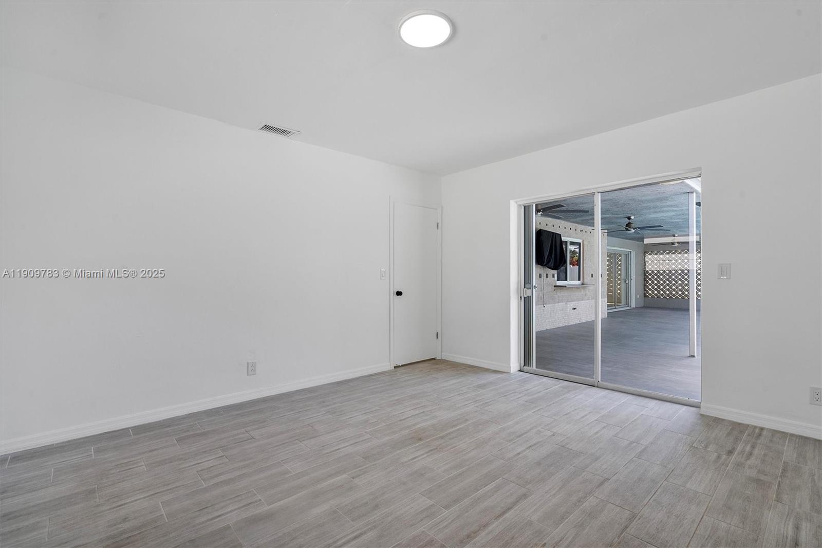 HOLLYWOOD HILLS - Residential Lease