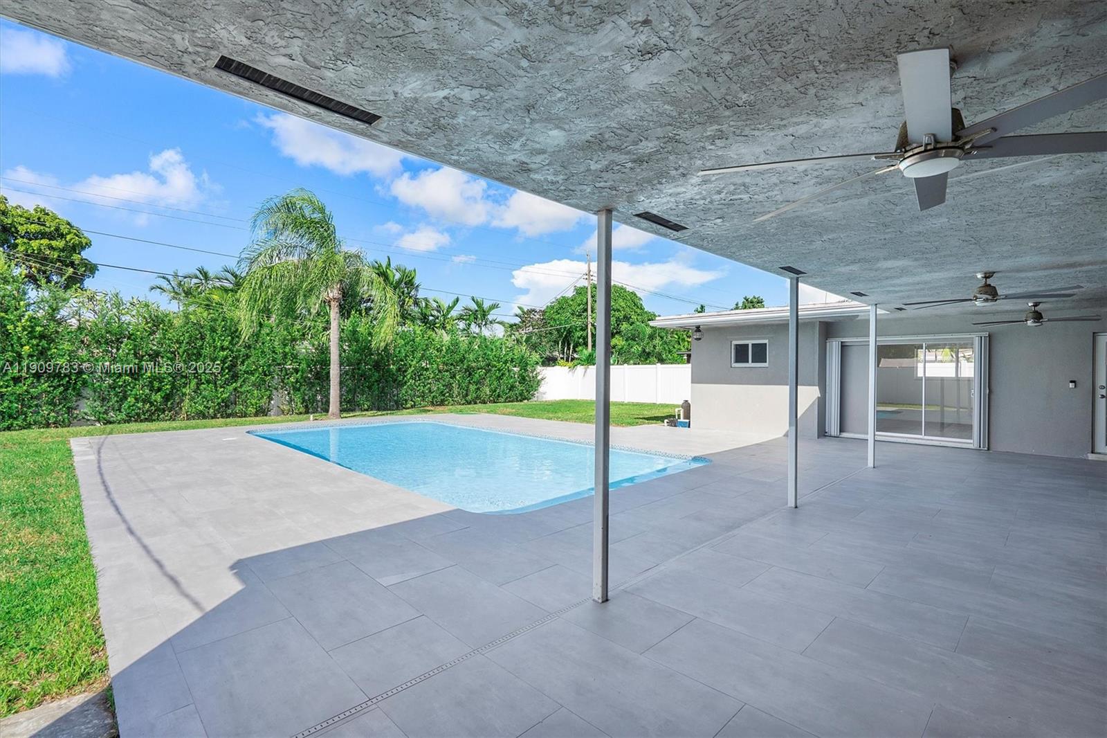 HOLLYWOOD HILLS - Residential Lease