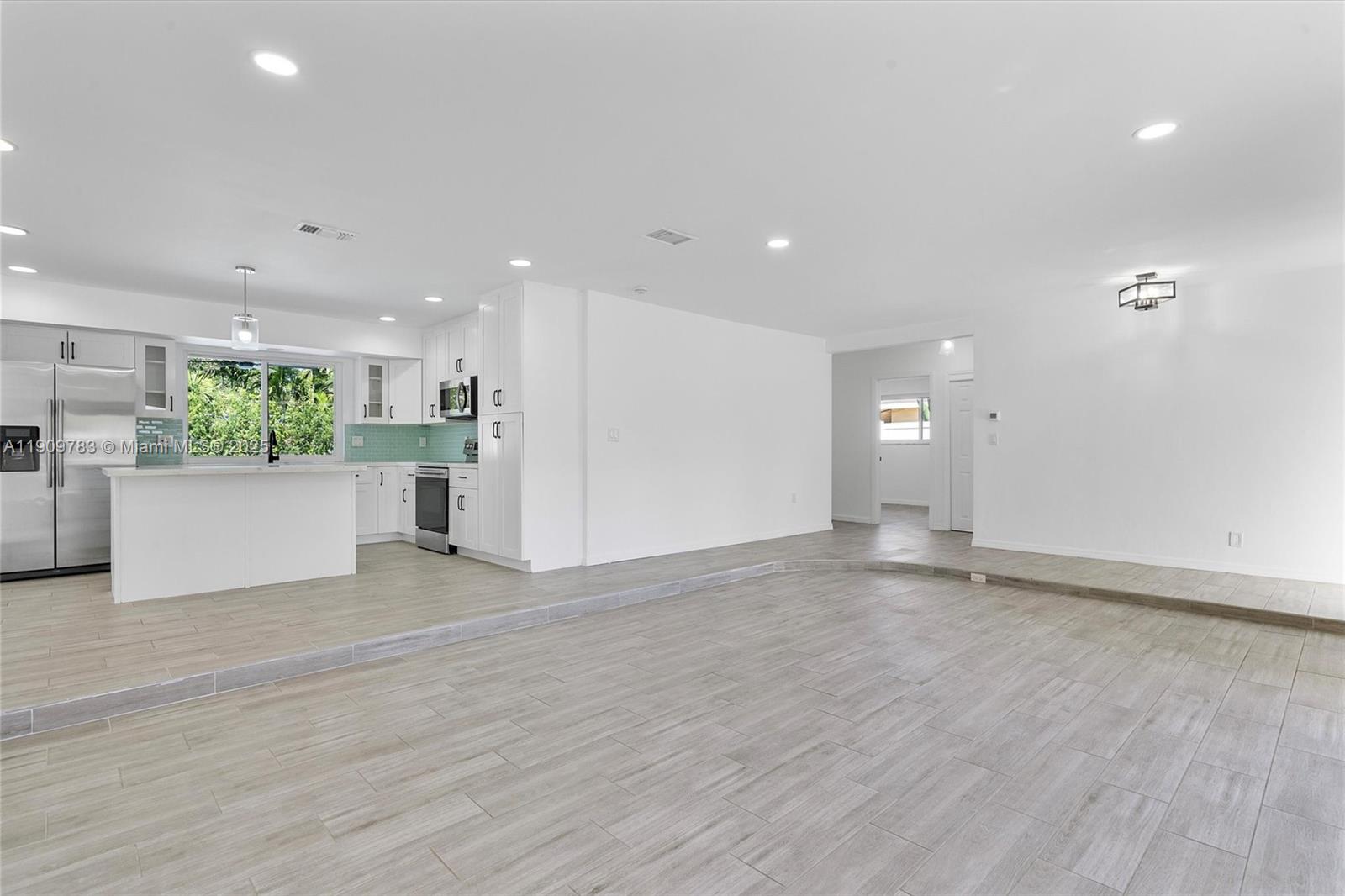 HOLLYWOOD HILLS - Residential Lease