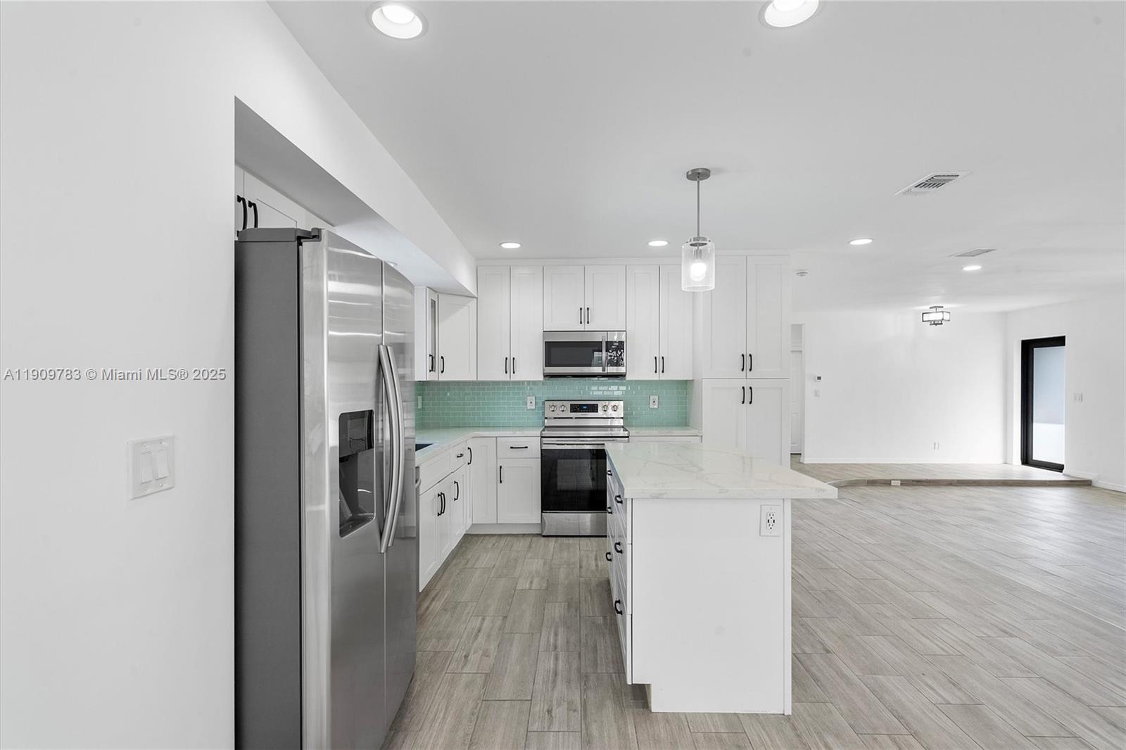 HOLLYWOOD HILLS - Residential Lease