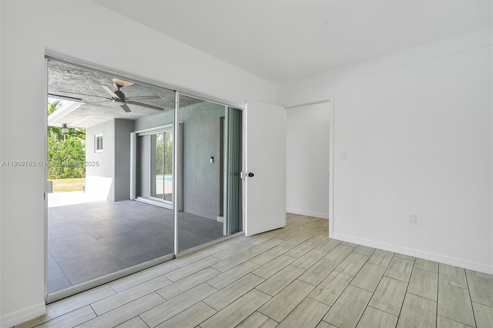 HOLLYWOOD HILLS - Residential Lease