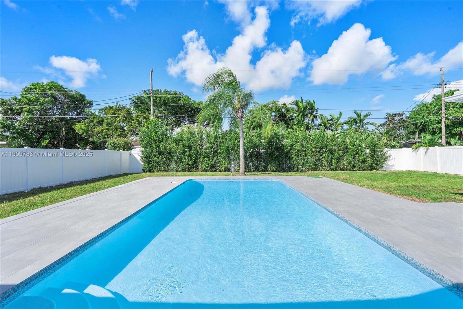 HOLLYWOOD HILLS - Residential Lease